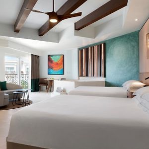 Junior Suite 2 Queen Beds